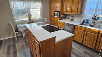 Refrigerador, microondas, horno, placa de cocina