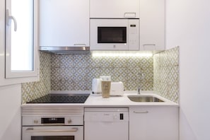 Fridge, microwave, oven, dishwasher