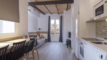 Kühlschrank, Mikrowelle, Ofen, Geschirrspüler