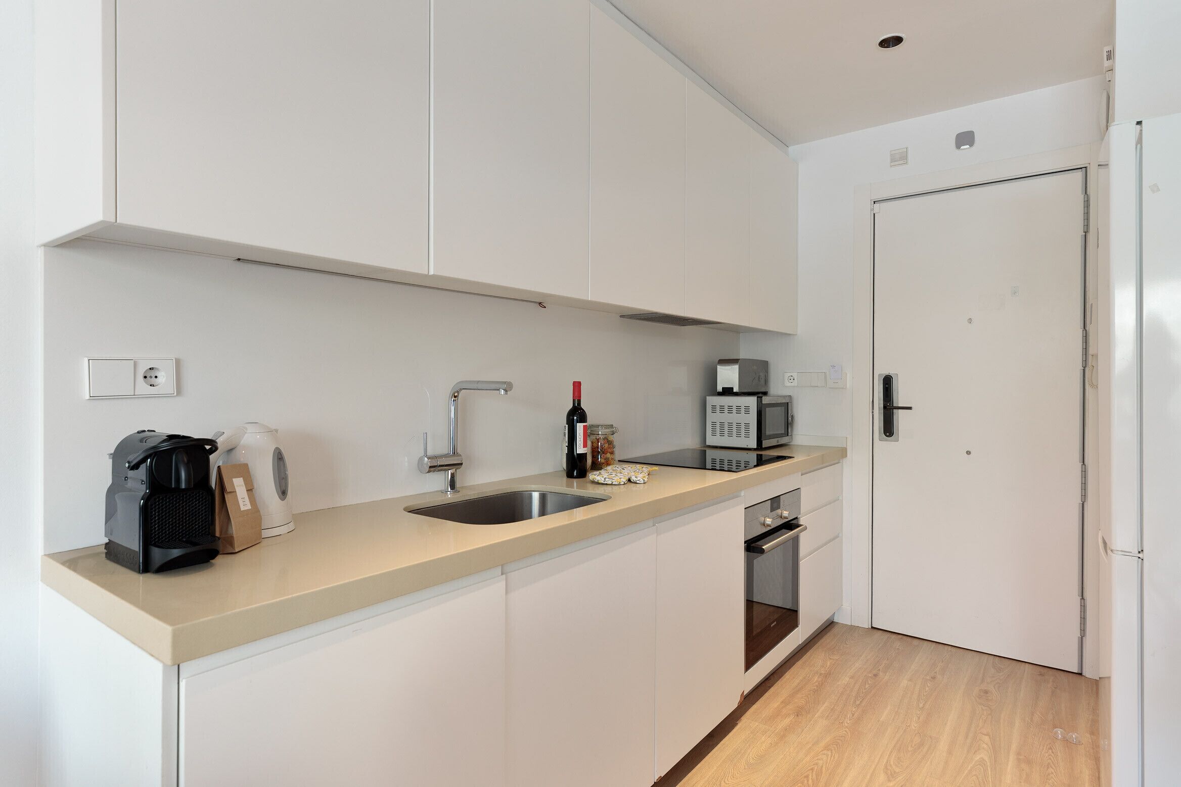 Kühlschrank, Mikrowelle, Ofen, Geschirrspüler