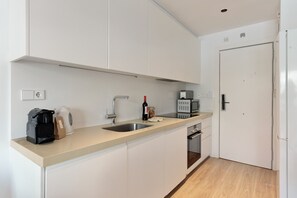 Fridge, microwave, oven, dishwasher