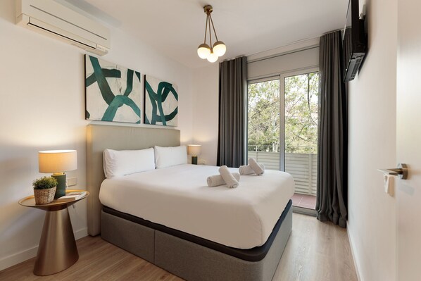 Iron/ironing board, free WiFi, bed sheets