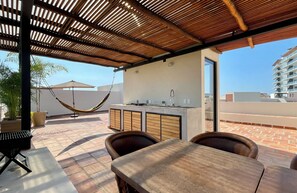 Outdoor dining - Modern Apartment for Sale in Bucerias - Impressive Roof Top and Amenities (Bucerías)