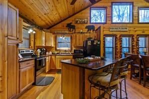 Private kitchen - Secluded Thanksgiving Creekside Retreat – Pet-Friendly, Family Fun & Group-Ready (Broken Bow)