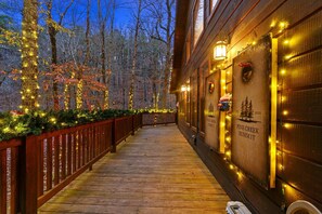 Property grounds - Secluded Thanksgiving Creekside Retreat – Pet-Friendly, Family Fun & Group-Ready (Broken Bow)