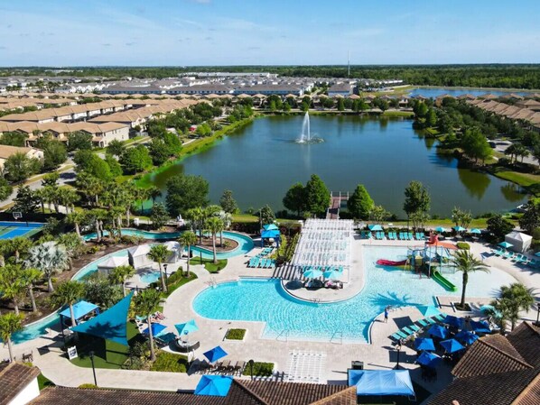 A heated pool - Windsor Westside Fun 5BR Townhouse, Pool, Gameroom (Kissimmee)