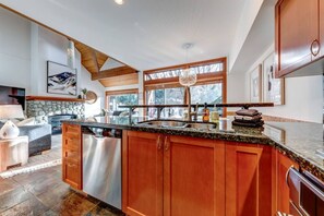 Mikrobølgeovn, ovn, kogeplade, opvaskemaskine