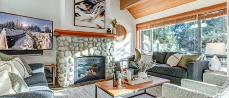 Télévision, cheminée