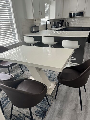 Spacious 4-bedroom house in serene East Cobb Marietta with private pool. 