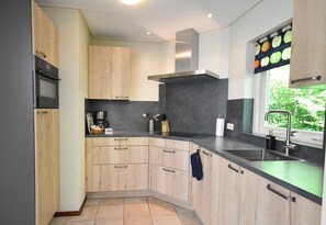 Private kitchen - Bungalow in North Holland Near the Beach (Sint Maartensvlotbrug)