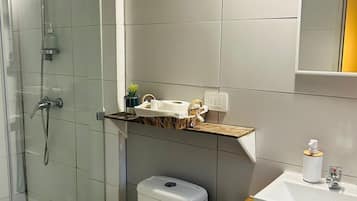 Serviettes fournies, savon, papier toilette