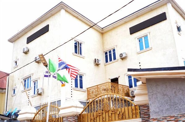 Front of property - Hotel Dopepi (Abuja)