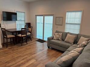 TV - Island Paradise 2BR House Pool, 1/2 Block to Duval (Key West)
