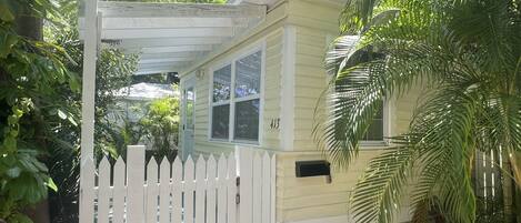 المنطقة المحيطة بالمنشأة