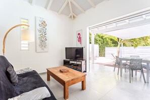 TV - Villa Louise - Maison climatisée avec piscine (Saint-Francois)