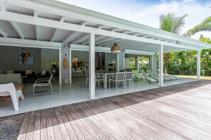 Outdoor dining - Villa Inès - Belle maison climatisée avec piscine (Saint-Francois)