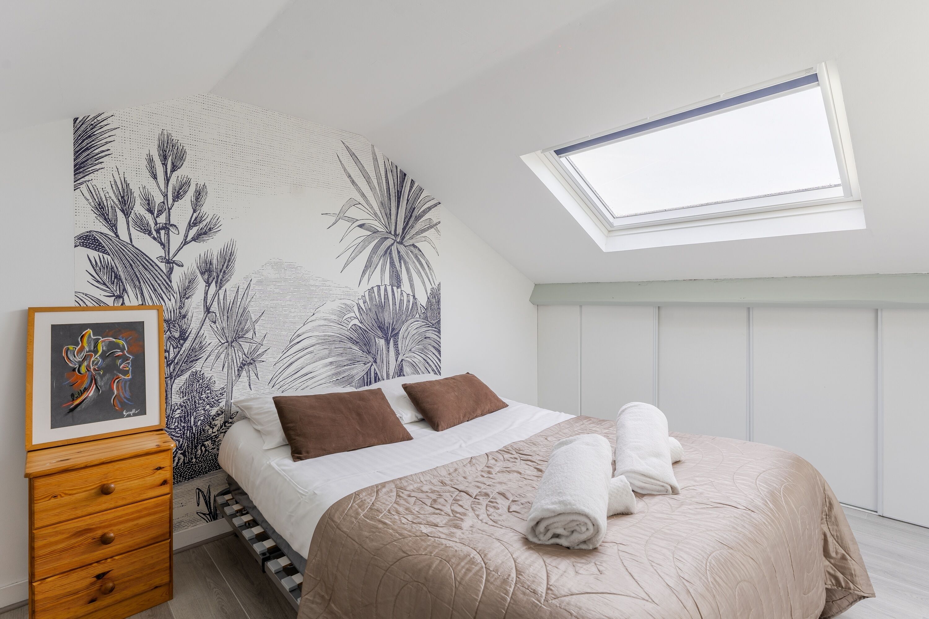 3 bedrooms, iron/ironing board, free WiFi, bed sheets