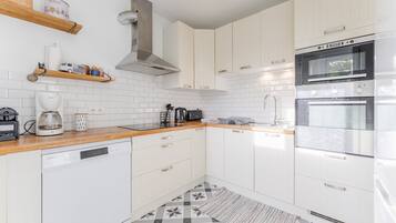 Fridge, microwave, oven, dishwasher