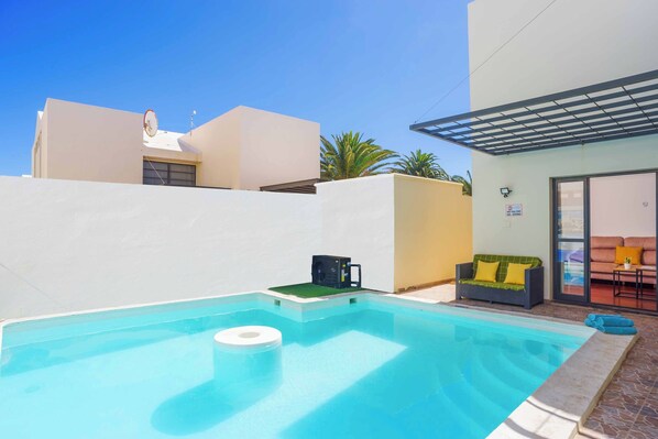 Een verwarmd zwembad