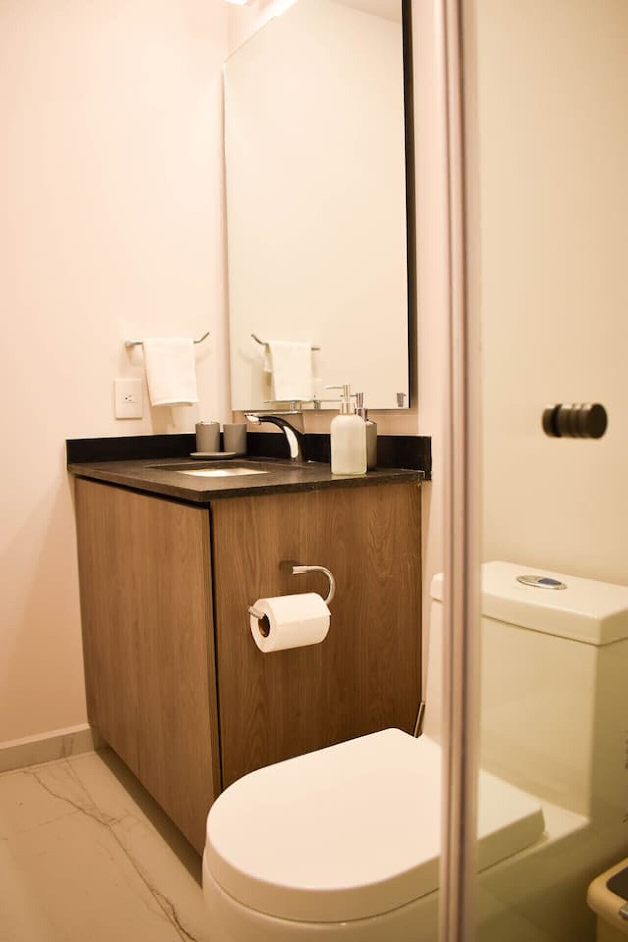 Hårføner og håndklær