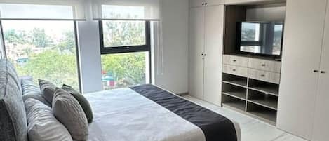 1 soverom, skrivebord, strykejern/-brett og wi-fi