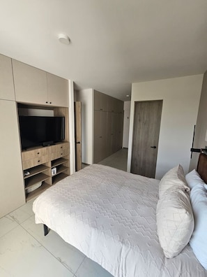 2 Schlafzimmer, Schreibtisch, Bügeleisen/Bügelbrett, WLAN