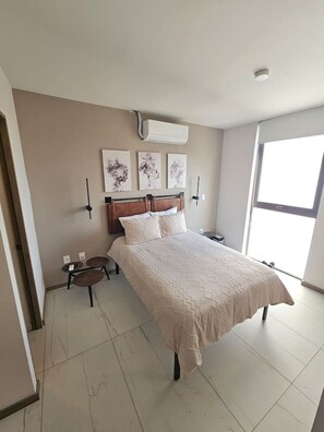 2 bedrooms, desk, iron/ironing board, WiFi