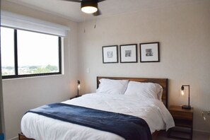 2 slaapkamers, een strijkplank/strijkijzer, gratis wifi, beddengoed