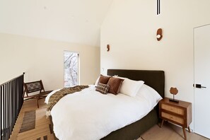 3 bedrooms, WiFi, bed sheets - Scandinavian Designer Gem: Hot Tub ~ Fire Pit ~ EV (San Bernardino County)