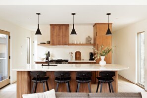 Fridge, oven, stovetop, dishwasher - Scandinavian Designer Gem: Hot Tub ~ Fire Pit ~ EV (San Bernardino County)