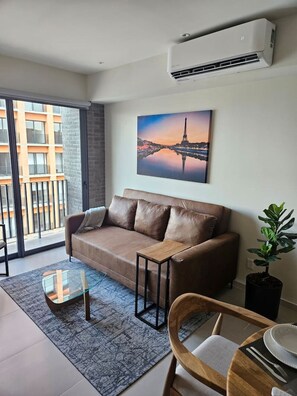 Fernseher, Tischtennisplatte