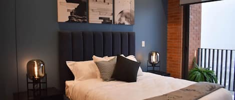 2 habitaciones, escritorio, tabla de planchar con plancha y wifi