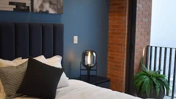 2 bedrooms, desk, iron/ironing board, WiFi