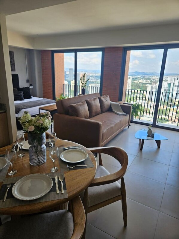 TV, table tennis, stereo - Spectacular 21st floor view in YU Country (Guadalajara)
