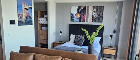 1 bedroom, desk, iron/ironing board, WiFi
