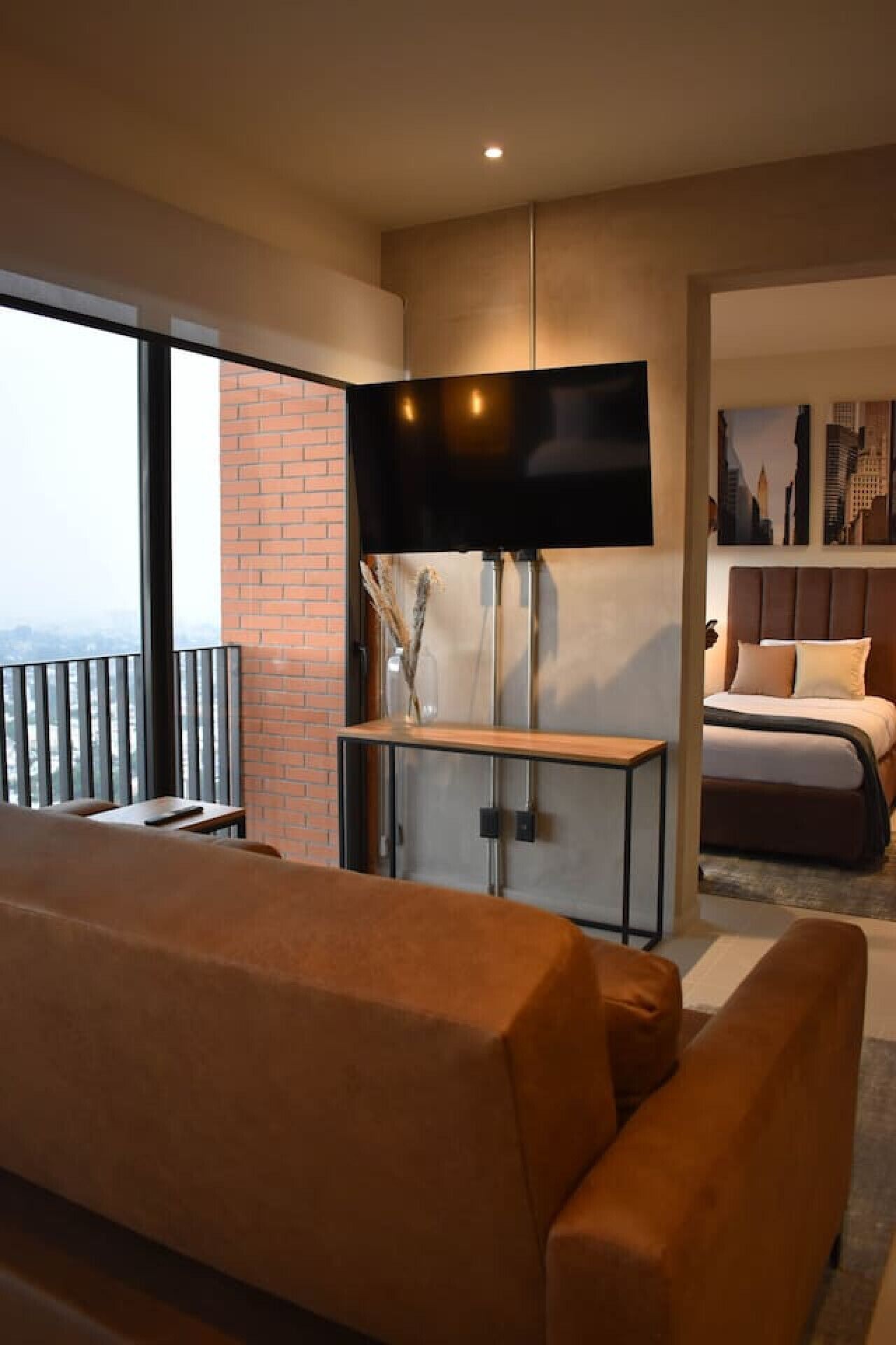 2 多间卧室、办公桌、熨斗/熨衣板、WiFi