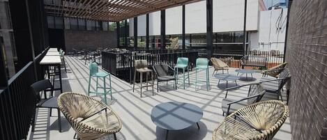 屋外ダイニングエリア