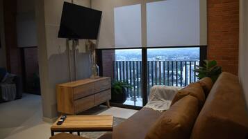 TV, table tennis, stereo