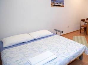 1 quarto, acesso à internet, roupa de cama