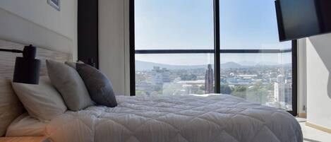 2 dormitoris, escriptori, planxa i posts de planxar i wifi