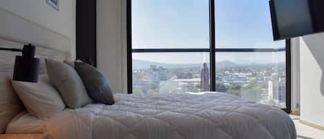 2 bedrooms, desk, iron/ironing board, WiFi