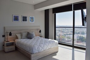 2 dormitorios, escritorio, tabla de planchar con plancha y wifi