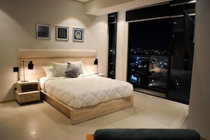 2 bedrooms, desk, iron/ironing board, WiFi - Chapu District Luxury Department (Guadalajara)