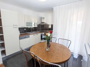 Kühlschrank, Herdplatte, Geschirrspüler