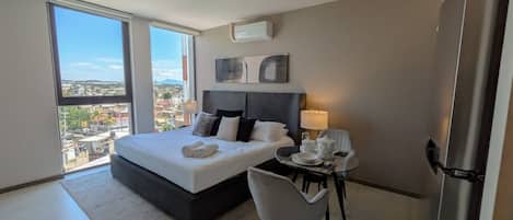 1 habitación, escritorio, tabla de planchar con plancha y wifi