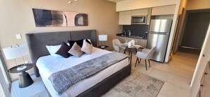 1 soverom, skrivebord, strykejern/-brett og wi-fi