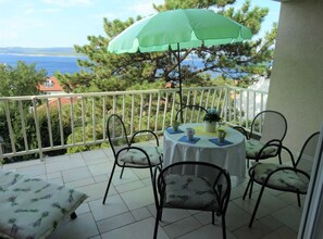 Outdoor dining - Created (Created) Seaside Escape Selce Apartments - Classic Two Bedroom Apartment with Sea (Selce)