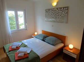 3 bedrooms, WiFi, bed sheets - Seaside Escape Selce Apartments - Three Bedroom Apartment with Sea View (Selce)