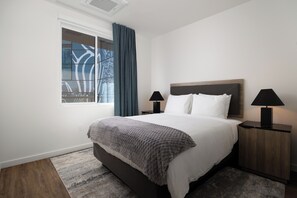 Apartment, 2 Bedrooms | 1 bedroom, premium bedding, desk, laptop workspace