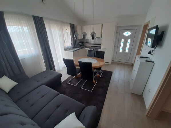 TV - Cozy Apartments with Private Balcony Vinisce - Comfort Two Bedroom Apartment (Vinisce)